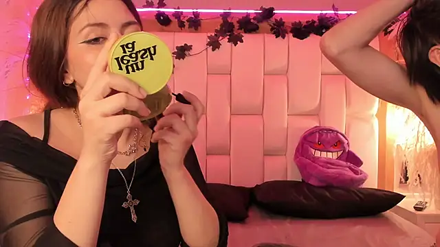 Daphne_And_Roger live sex cam