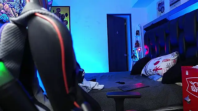 logan_hugh8's cam snapshot