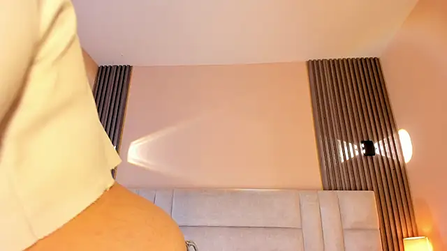 EYMI_TOMSOM's cam snapshot