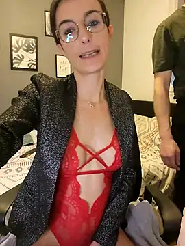 LaureLiveXX's cam snapshot