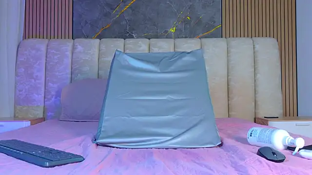 mia_scot's cam snapshot