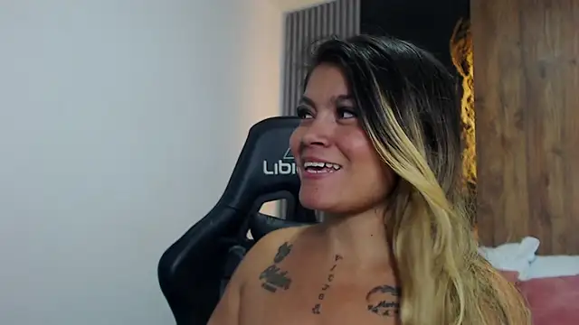 yesenia_villan's cam snapshot