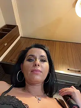 Hotmomcheckk_'s cam snapshot