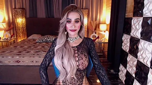 MonstrousCockDiva live sex cam