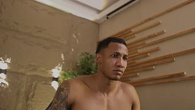 Logan_Varela live sex cam