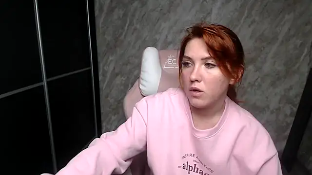 Reginasmilee live sex cam