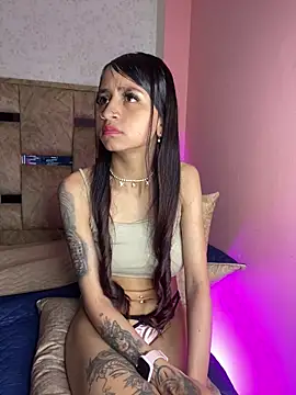 Lauraa_pink12's cam snapshot