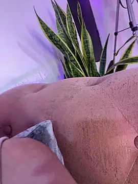 Lauraa_pink12's cam snapshot