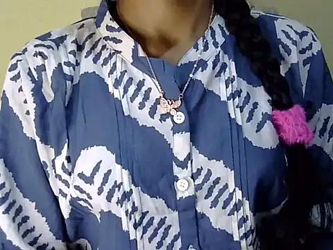 Khushi_v's cam snapshot