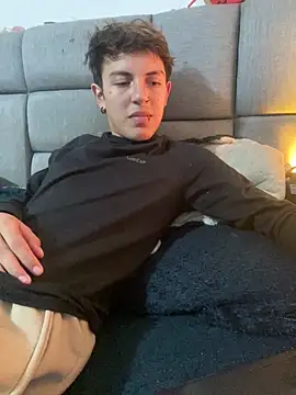 NaytonFreeman live sex cam