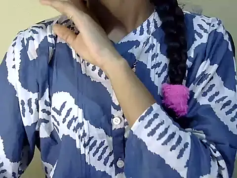 Khushi_v's cam snapshot