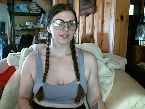 katie_kitten38's cam snapshot