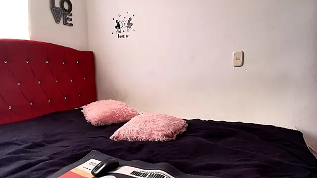 Husbands_Horny live sex cam