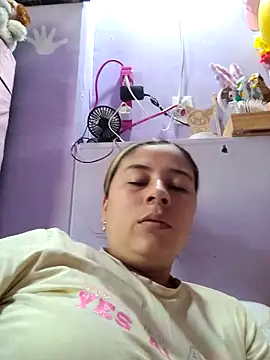 selena_gomez2's cam snapshot