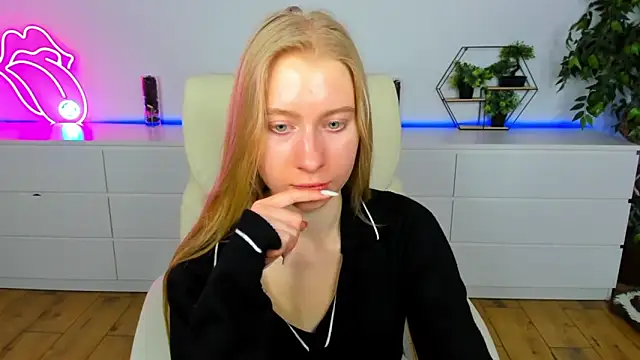 Alina_Blonde's cam snapshot