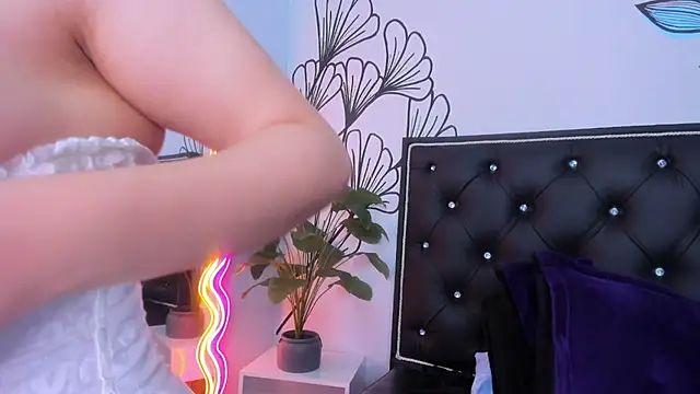 Sweet_Ariadna_'s cam snapshot