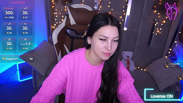 EliseVelour live sex cam