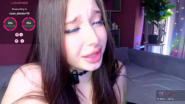 Lucy_louras's cam snapshot