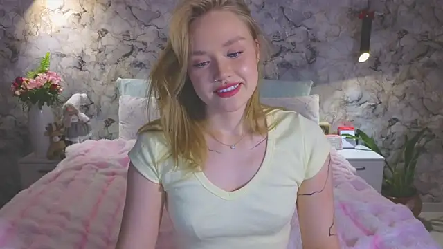 Aurora_Golden1's cam snapshot