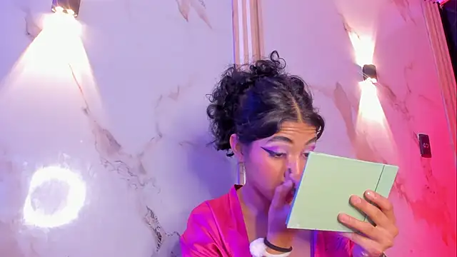 Aron_and_molly's cam snapshot