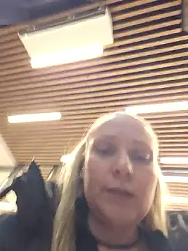 Bondgirl_013's cam snapshot