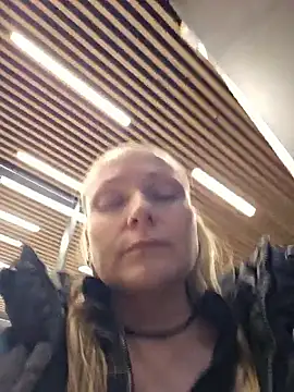 Bondgirl_013's cam snapshot