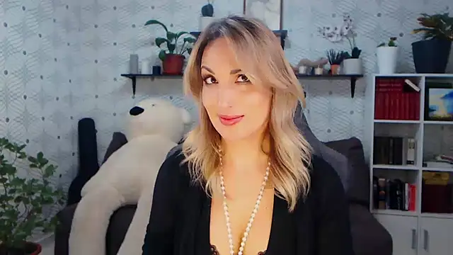 MillaXQueen's cam snapshot