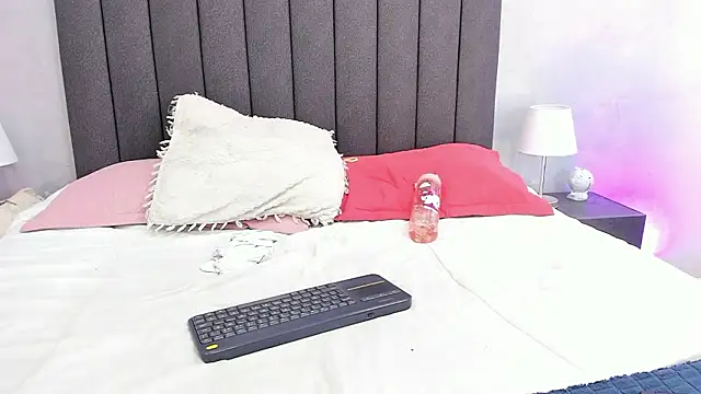 kendra_london's cam snapshot