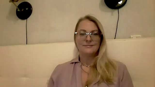 Emilia99's cam snapshot