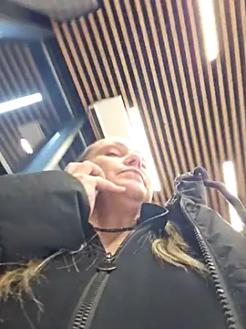 Bondgirl_013's cam snapshot