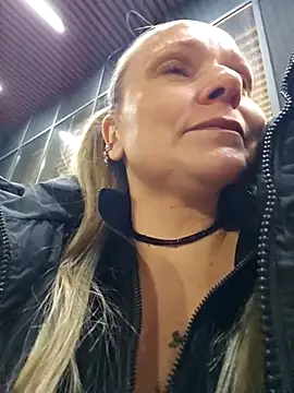 Bondgirl_013's cam snapshot