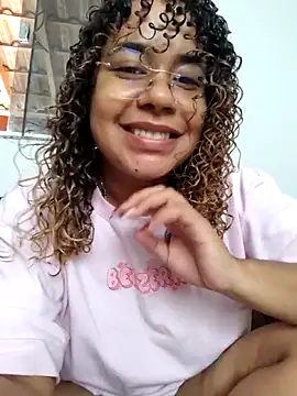 VitoriaFernandes live sex cam