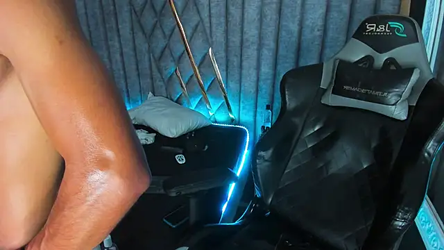 NicolaiKarav live sex cam