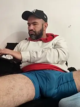 hairyandbigmann live sex cam