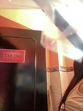 Lauraa_pink12's cam snapshot