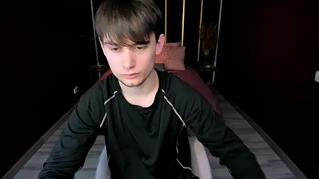 AlejandroEllias live sex cam