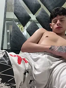 Andy12912 live sex cam