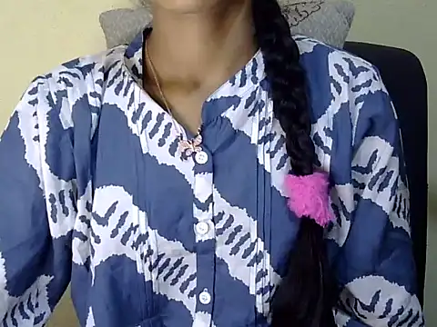 Khushi_v's cam snapshot