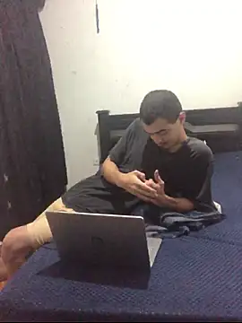 LUIGI_i's cam snapshot