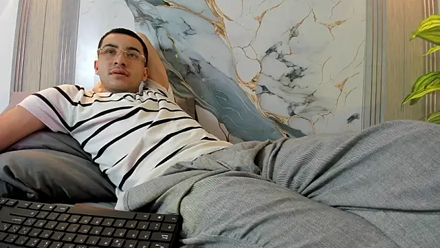 harvey_leclerc's cam snapshot