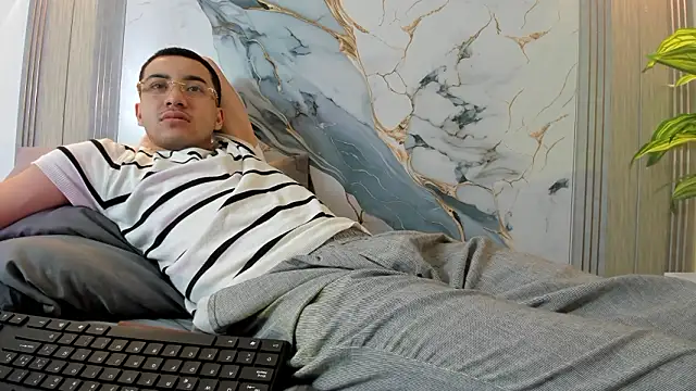 harvey_leclerc's cam snapshot