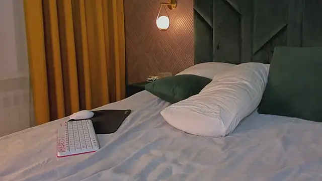 CharlotteMitchell's cam snapshot