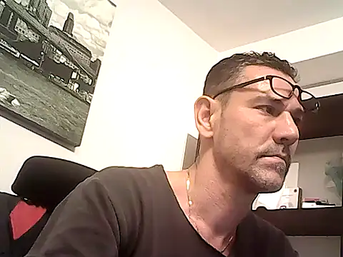 mastercharisma35's cam snapshot