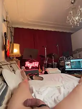 FoxyandTed's cam snapshot