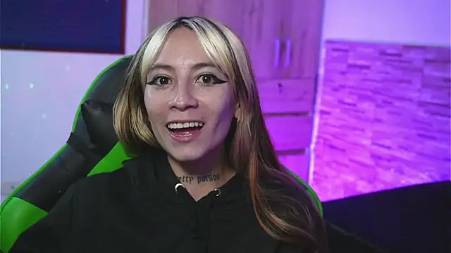 Michell_Wallker's cam snapshot