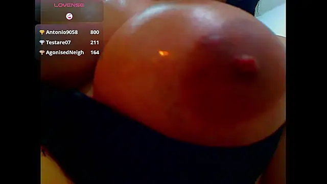 Bigcocksexyluisa live sex cam