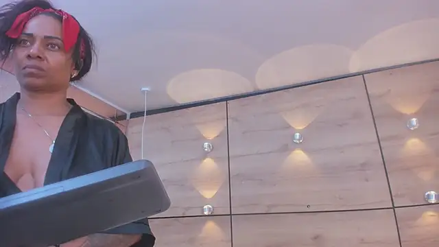 martina_touss's cam snapshot