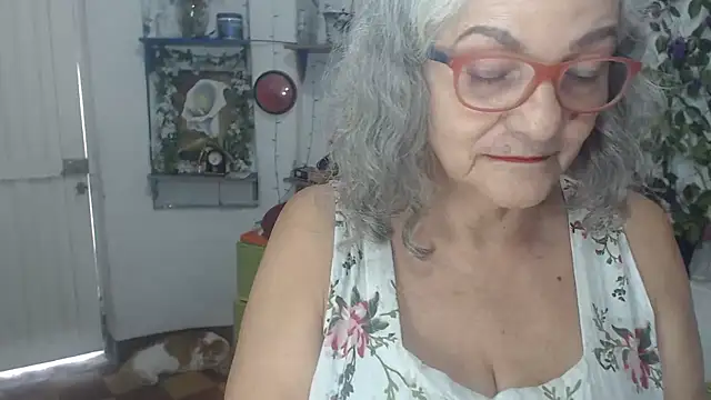 FunnyGrandma's cam snapshot