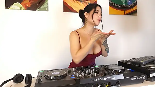 SatyaDj's cam snapshot