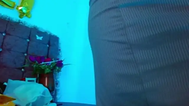 lily_jamesx's cam snapshot